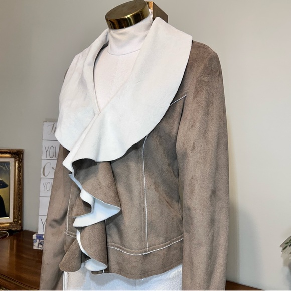 Au Lieu Tan Beige & White Faux Suede Fur Draped Ruffle Front Jacket New NWOT - Picture 4 of 14